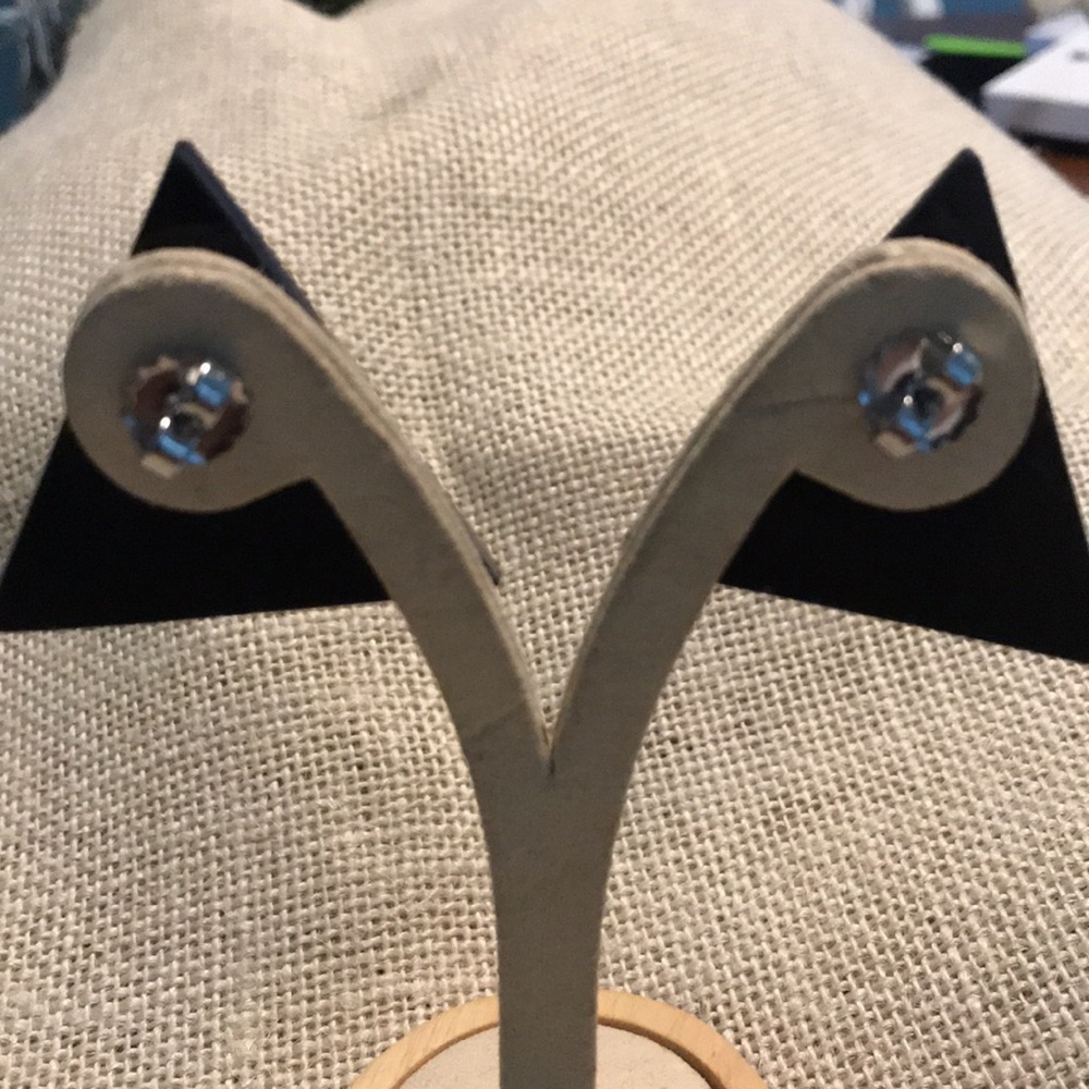 Handmade triangular earrings - Picture 3 of 5